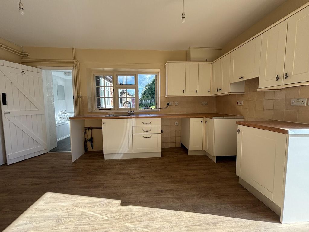 Property photo 2 of 13 Kitchen