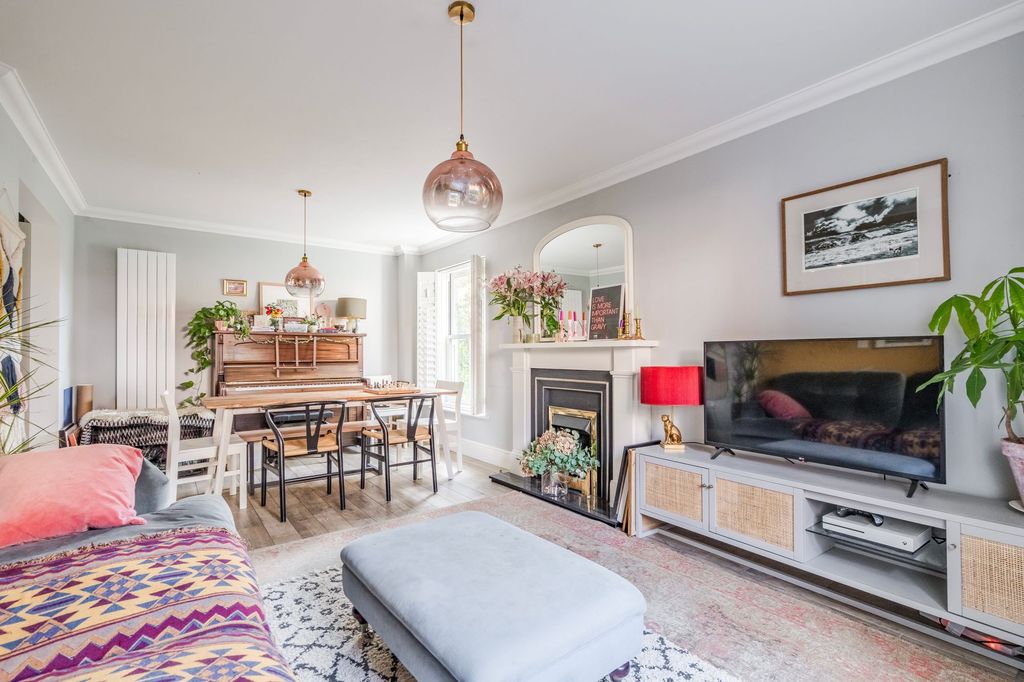 Property photo 3 of 28