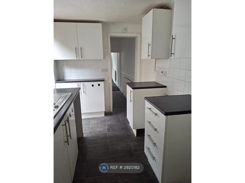 Property photo 2 of 12 Kitchen