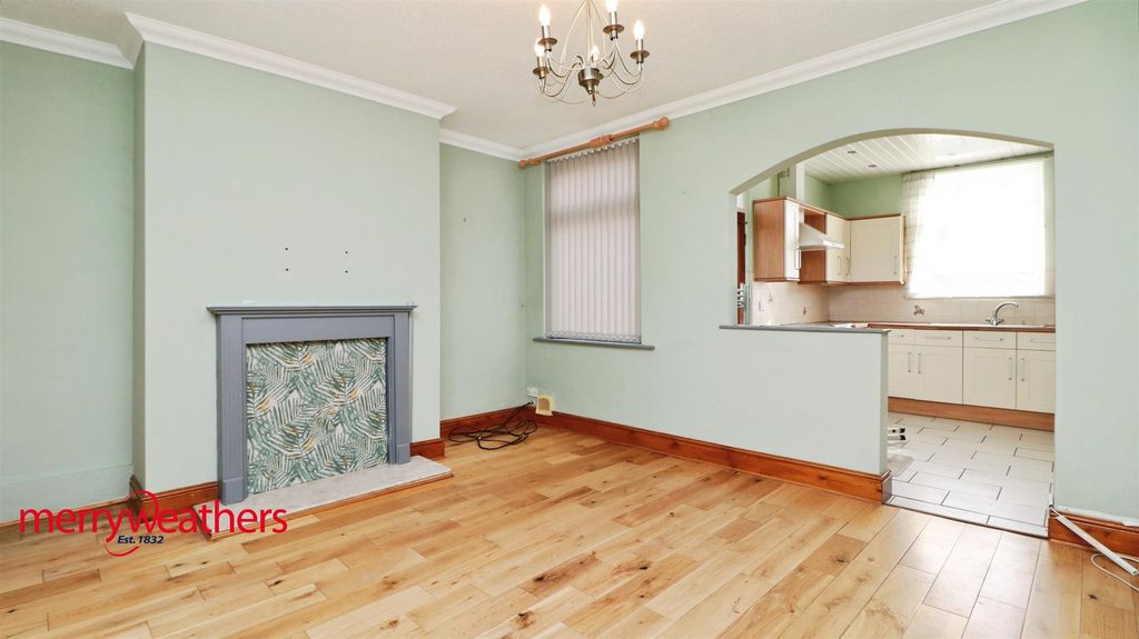 Property photo 3 of 12 Lounge