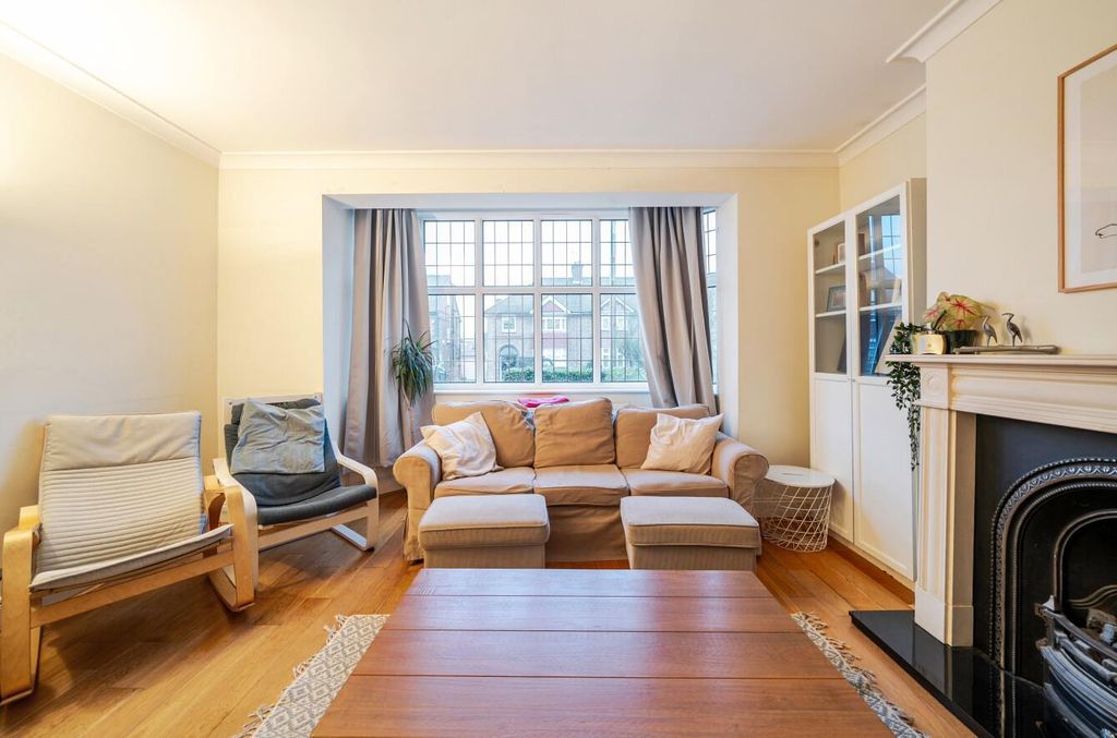 Property photo 3 of 20 1394001-13-695Fdf15B3A06.Jpg