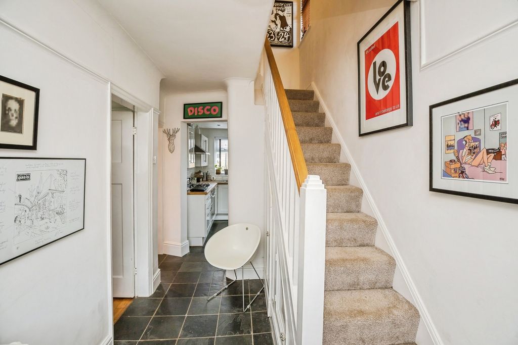 Property photo 3 of 12 Photo