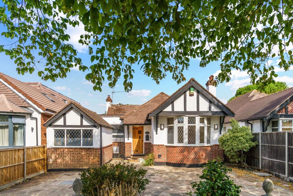 Property photo 1 of 20 Salisbury Road