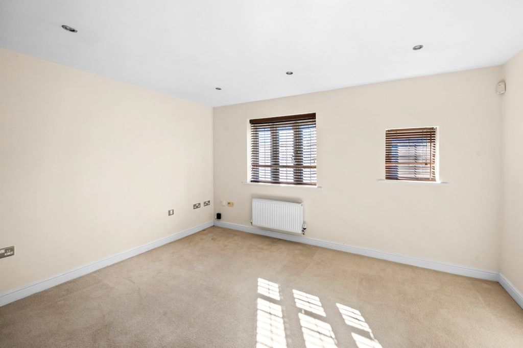 Property photo 3 of 11 Picture No. 13