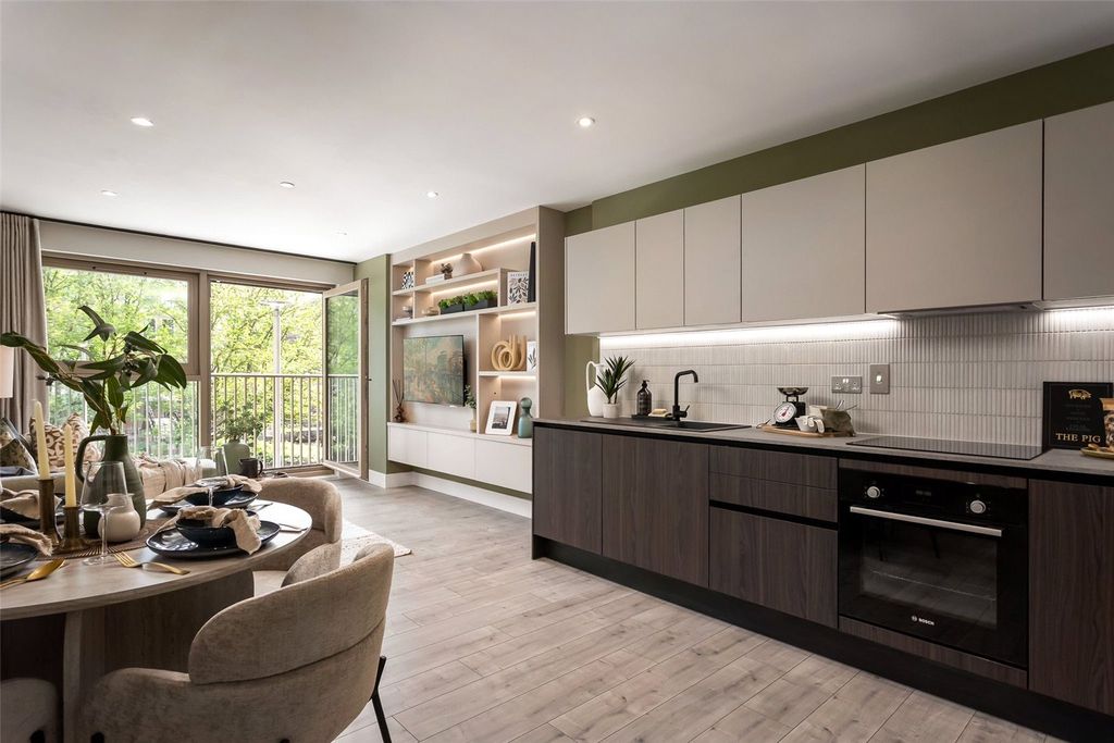Property photo 1 of 6 Kitchen/Dining