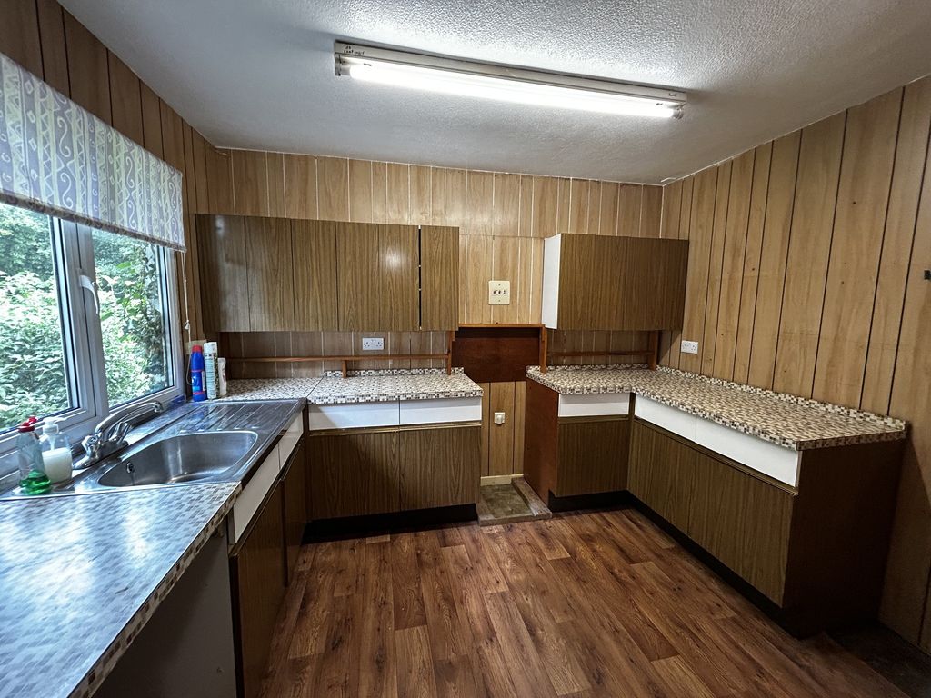 Property photo 2 of 12 Kitchen.