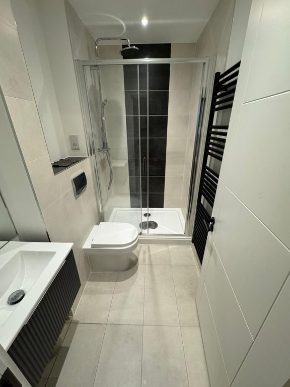 Property photo 1 of 7 Bathroom