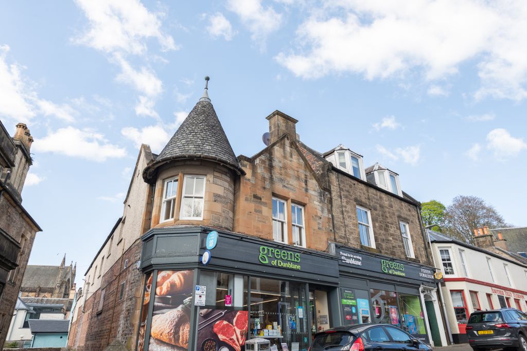 Property photo 1 of 31