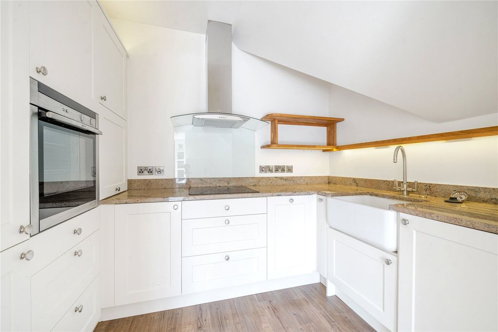 Property photo 2 of 10 Kitchen