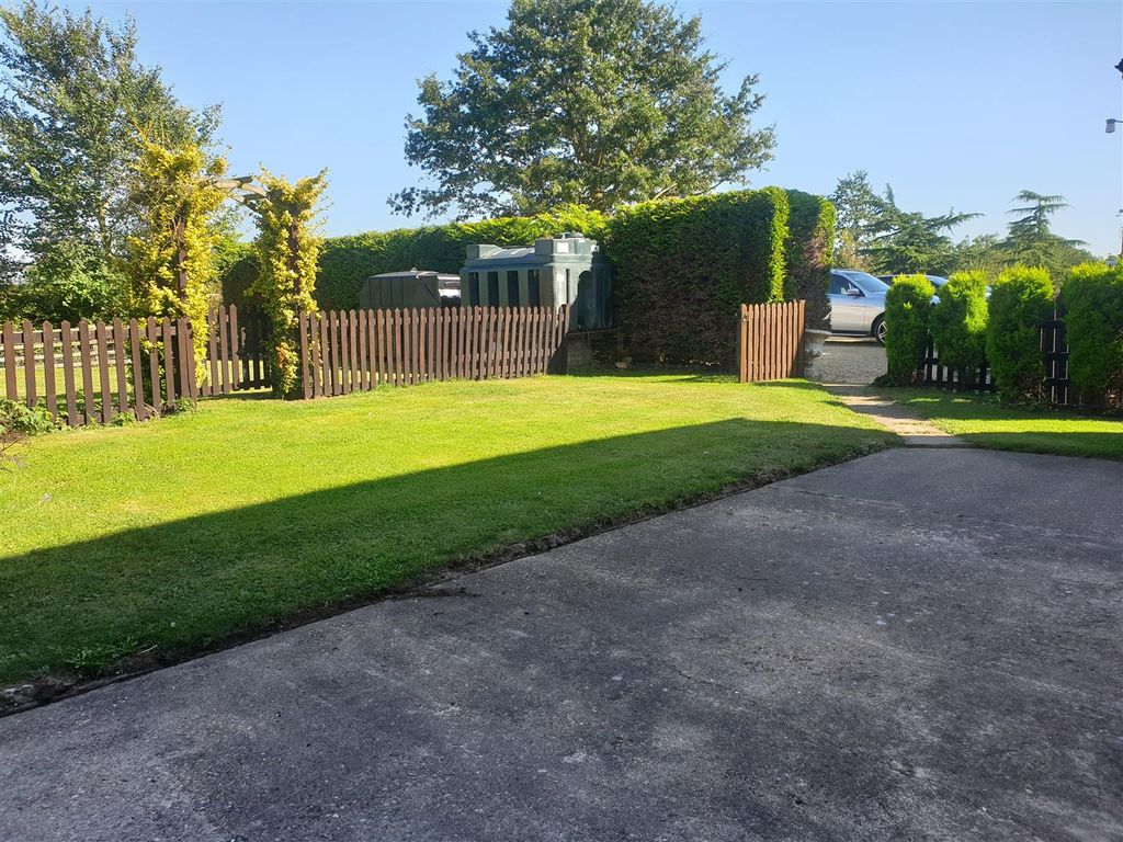 Property photo 2 of 16 Garden