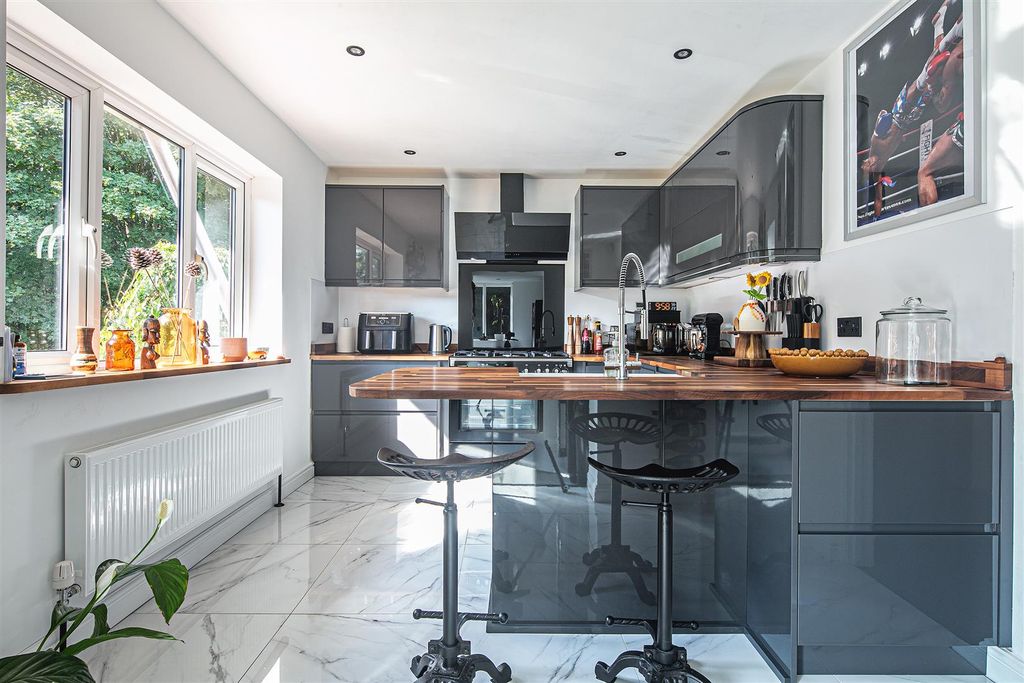 Property photo 3 of 23 Dining Kitchen