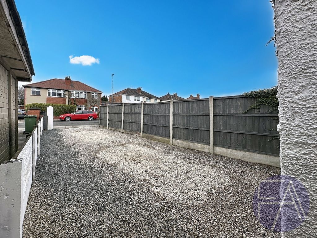 Property photo 2 of 8 5045982