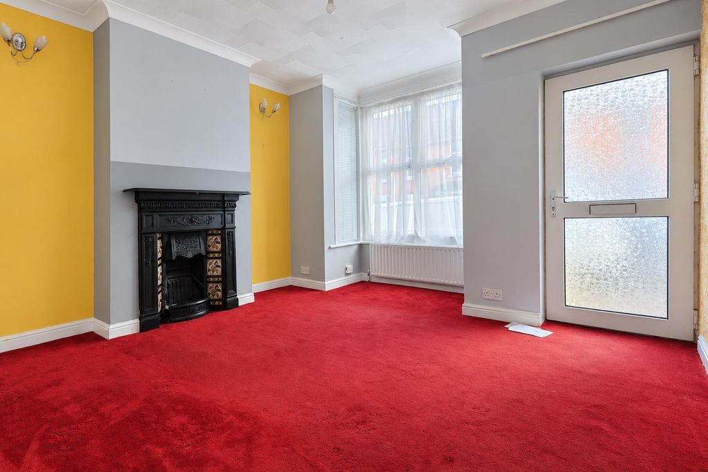 Property photo 3 of 12