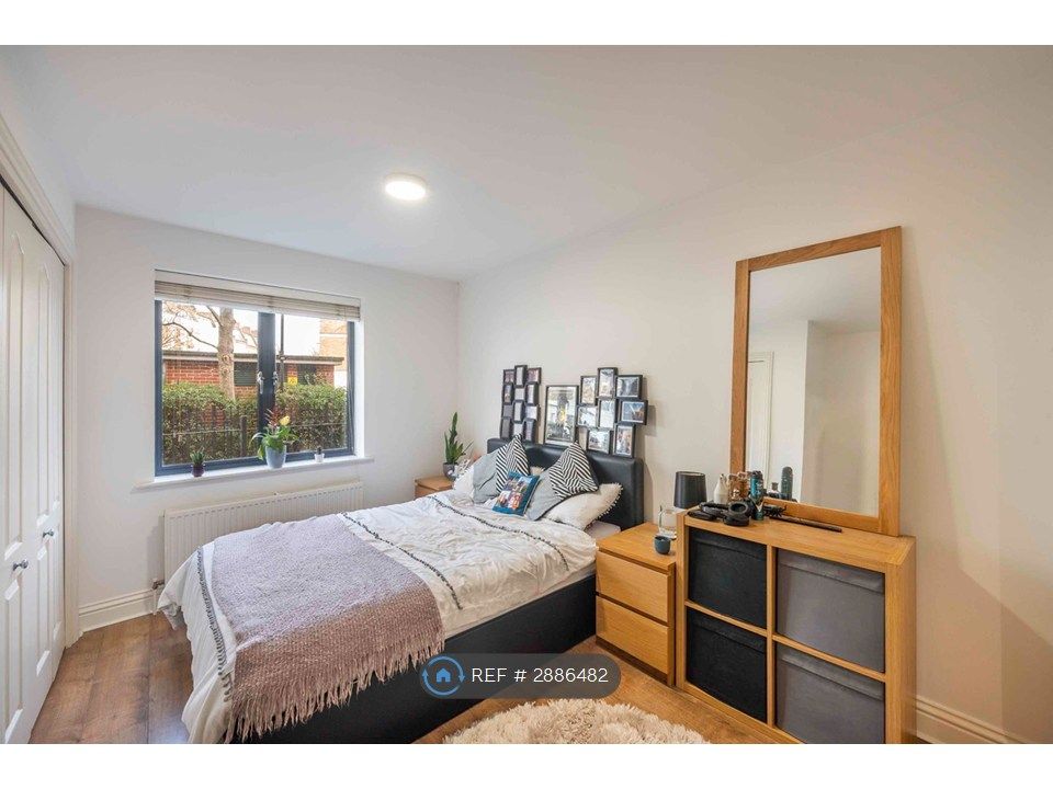 Property photo 2 of 11 Main Bedroom A