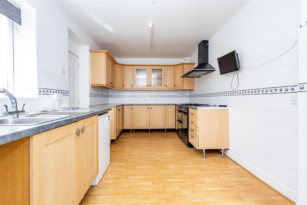 Property photo 3 of 18 Kitchen/Diner