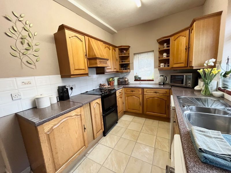 Property photo 2 of 22 Kitchen