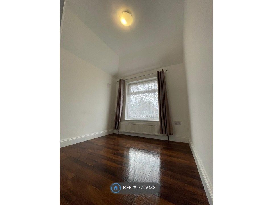 Property photo 3 of 11 3rd Bedroom