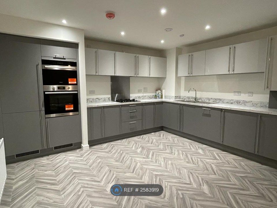 Property photo 2 of 12 Kitchen