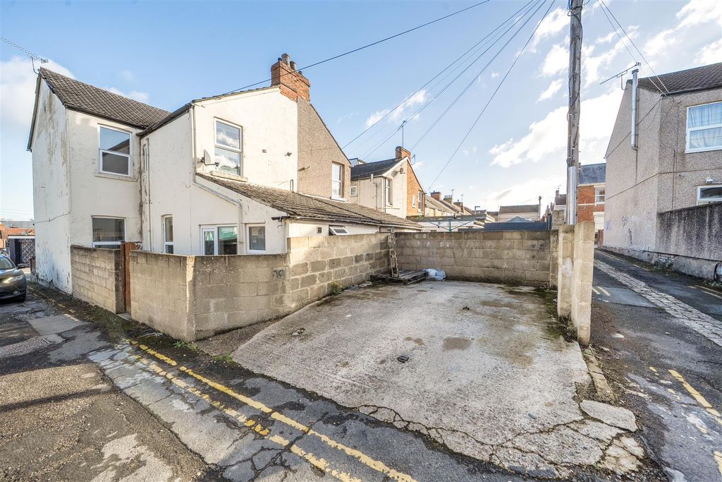 Property photo 3 of 24 54 Crombey Street, Swindon, Wiltshire Sn1 5Qn | Fr