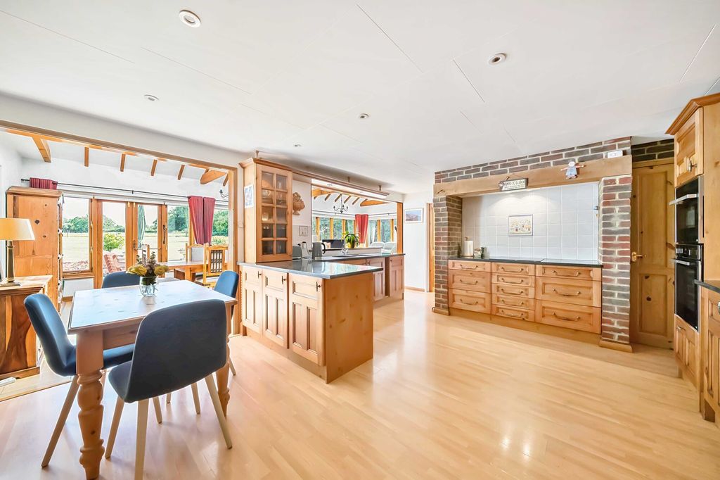 Property photo 2 of 10 Kitchen / Breakfast Room