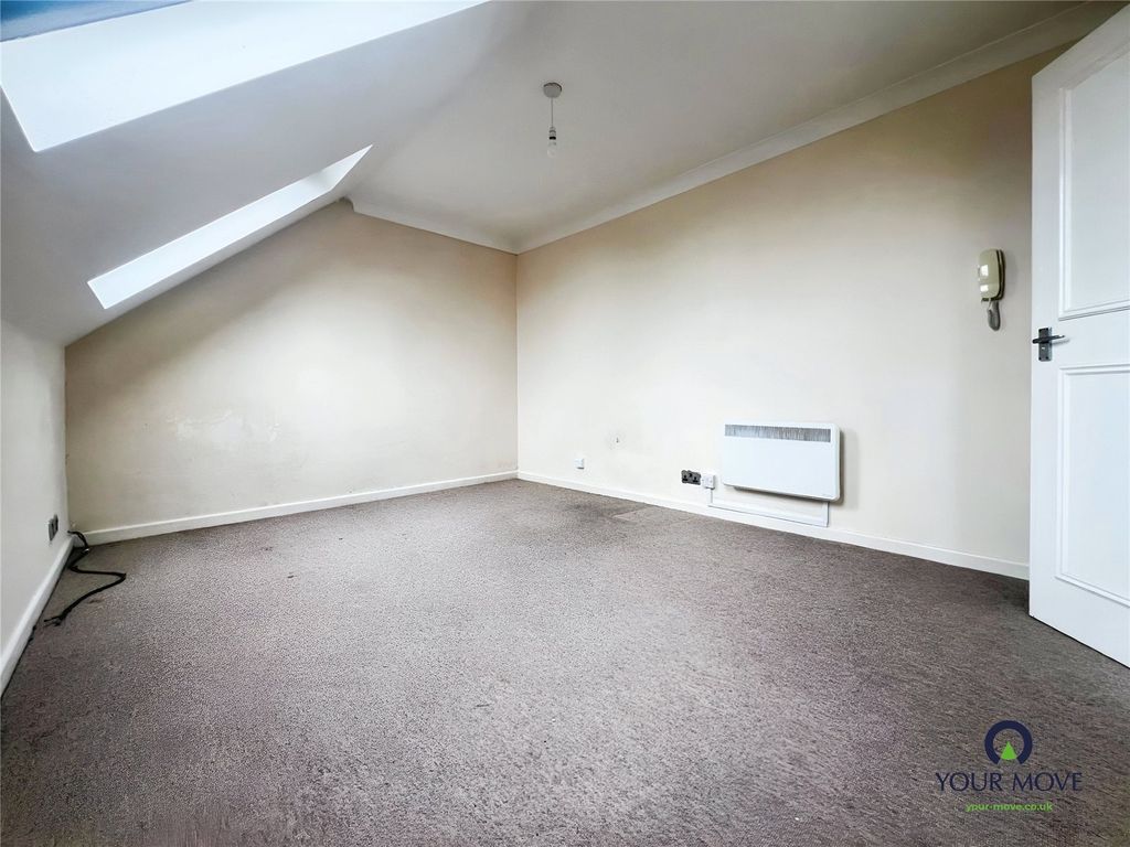 Property photo 2 of 8 Picture No. 16