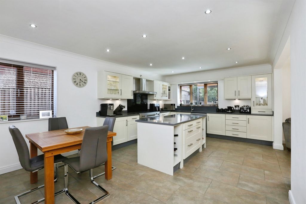 Property photo 3 of 21