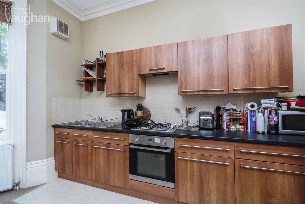 Property photo 3 of 5 Kitchen