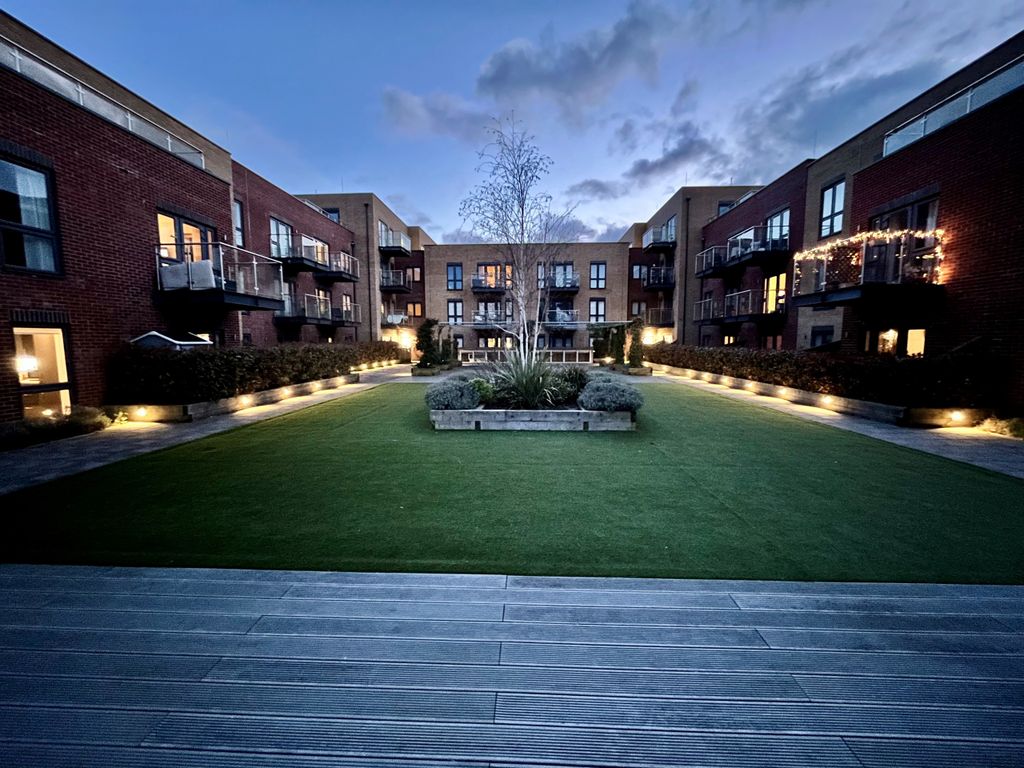 Property photo 1 of 25 Communal Dusk