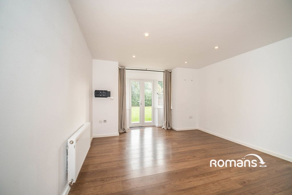 Property photo 3 of 8 Photo