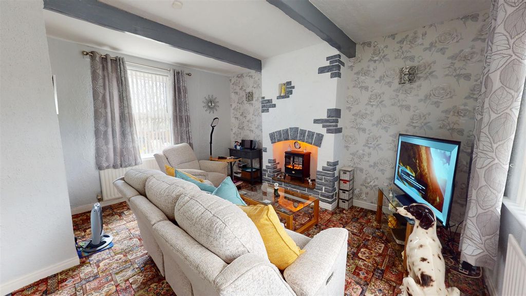 Property photo 3 of 11 Kitchen