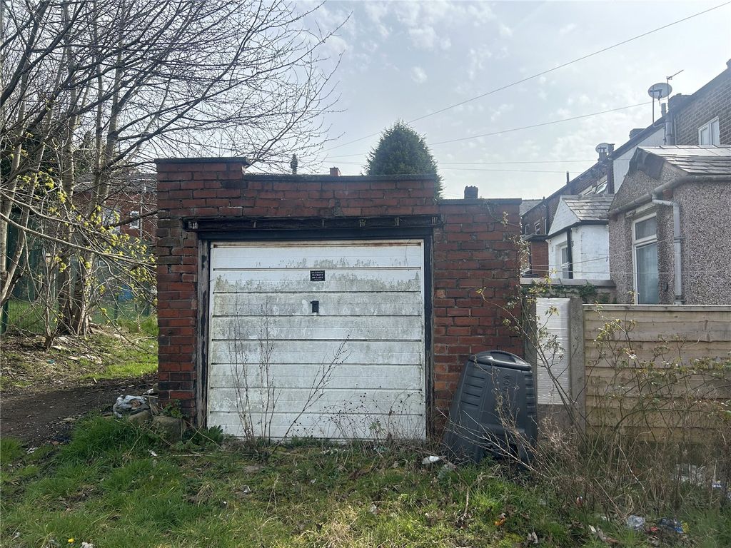 Property photo 2 of 16 Garage