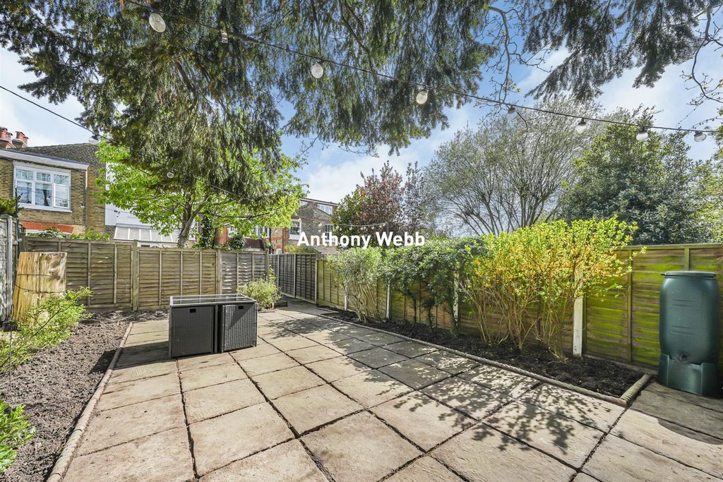 Property photo 3 of 17 Garden