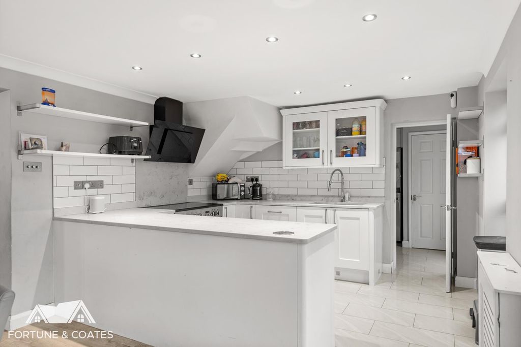 Property photo 2 of 22 Greatleylands_15.Jpg