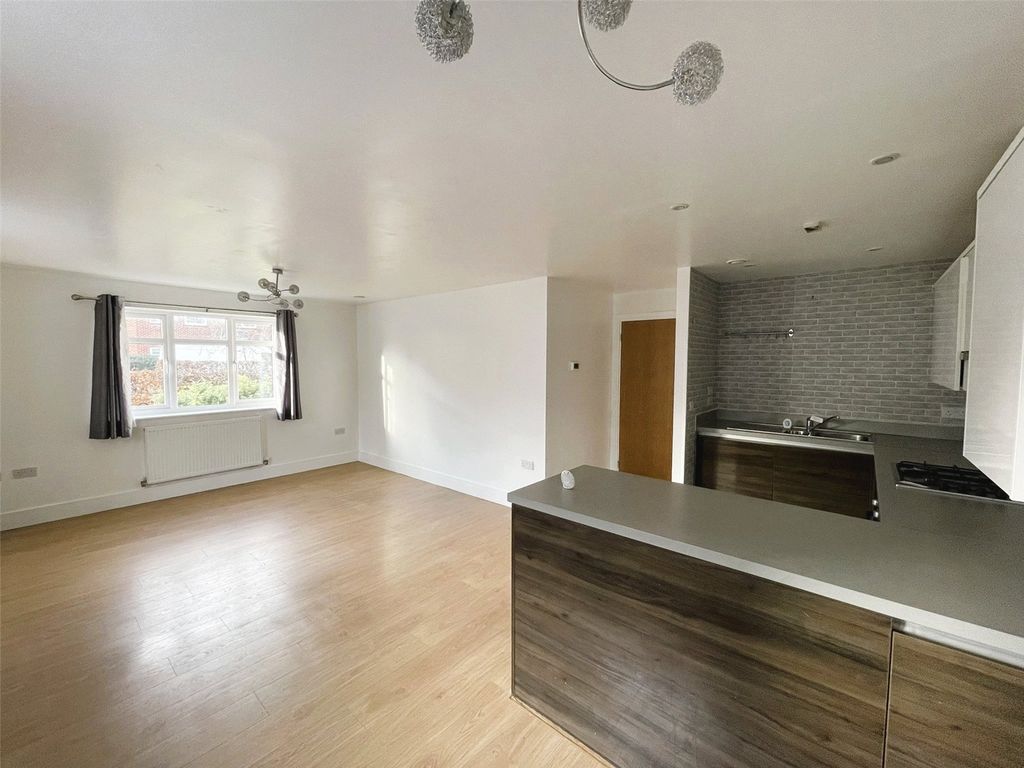 Property photo 2 of 14 Picture No. 11