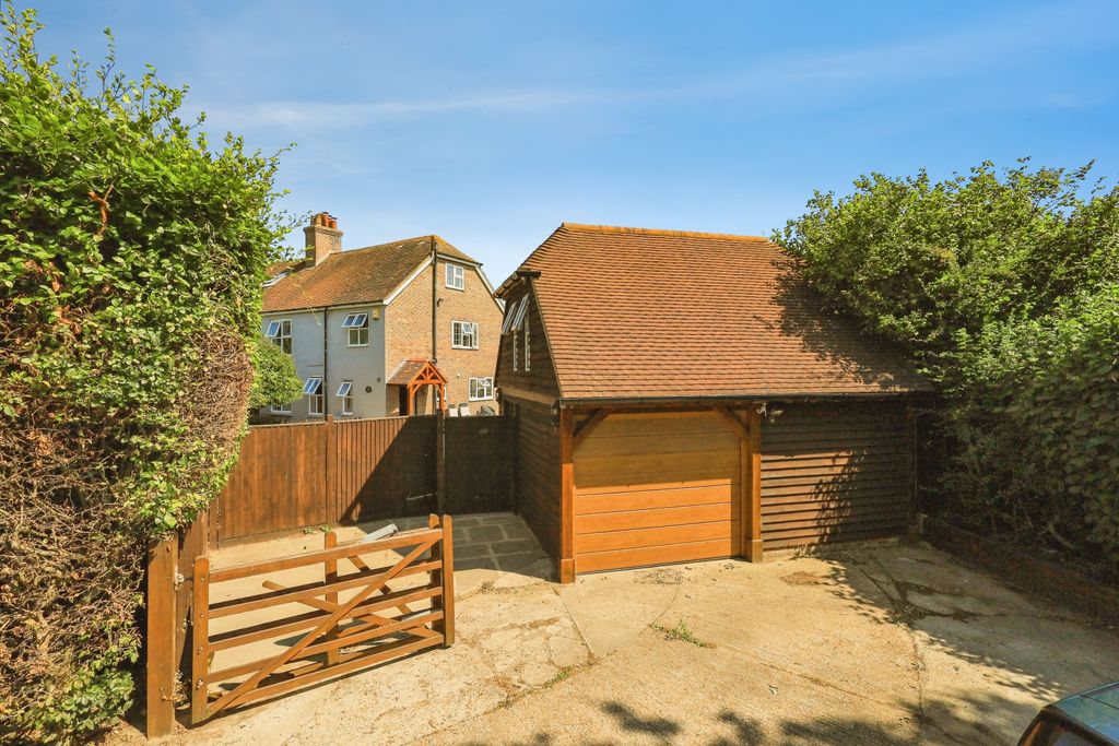 Property photo 2 of 33
