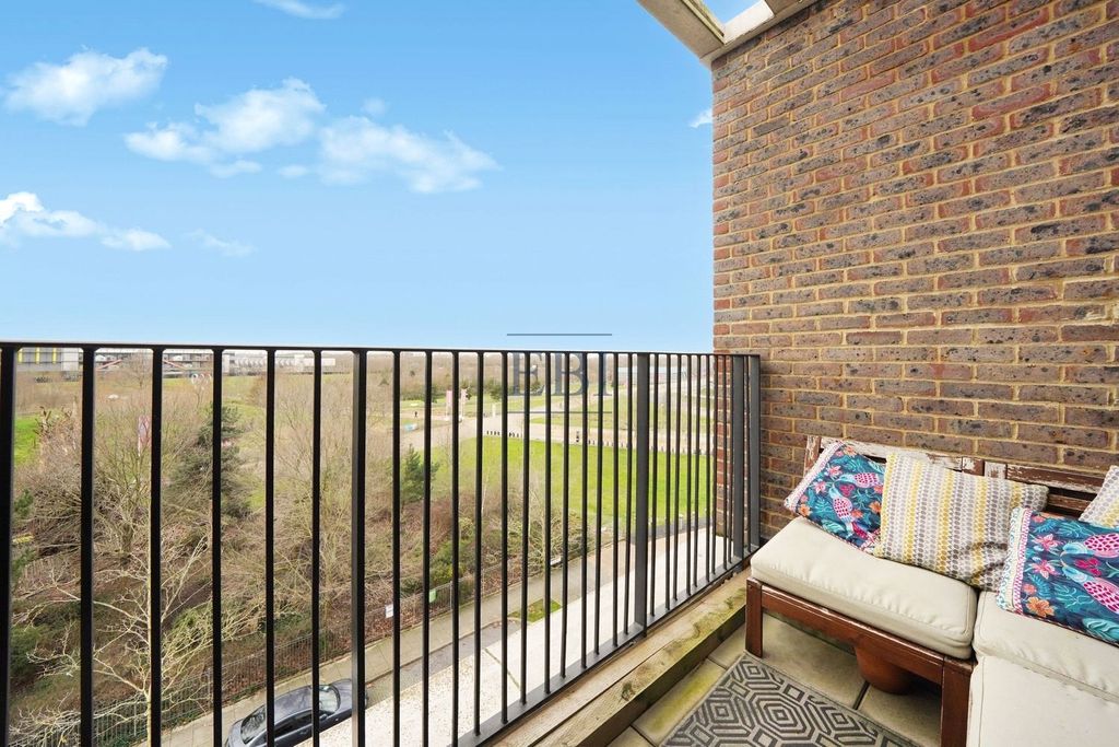 Property photo 2 of 16 Picture No. 18