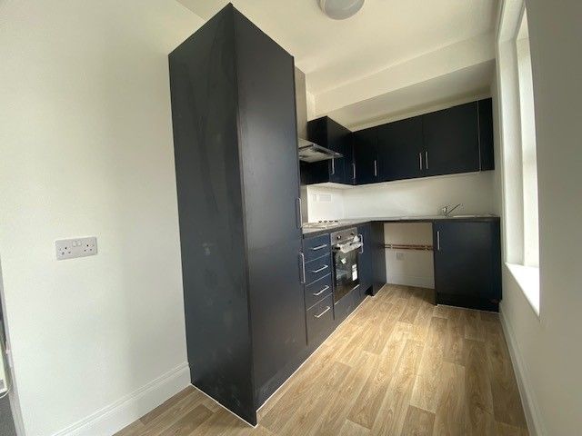 Property photo 3 of 8 Kitchen