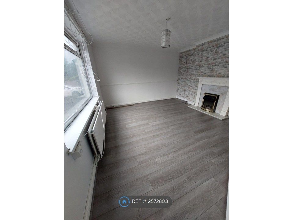 Property photo 2 of 13 Lounge 2