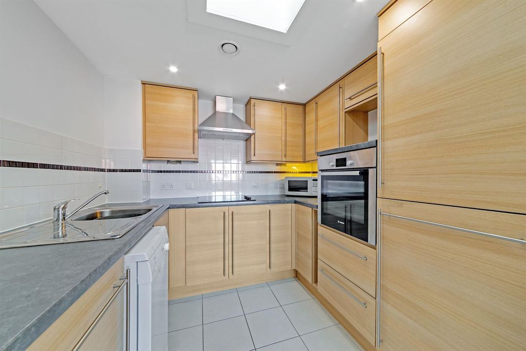 Property photo 2 of 17 06-94F625 Yew Tree Court -21-Medium.Jpg