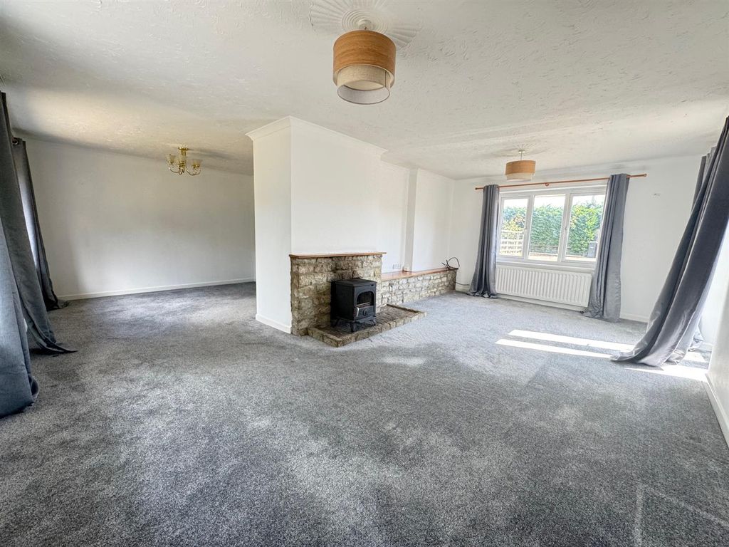 Property photo 3 of 17 Living Room