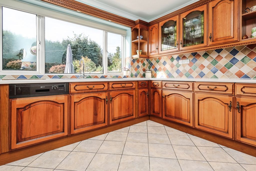 Property photo 3 of 32 Pbox-Img.Jpg