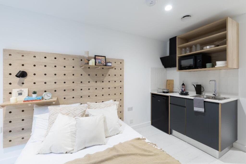 Property photo 1 of 13 Bedroom