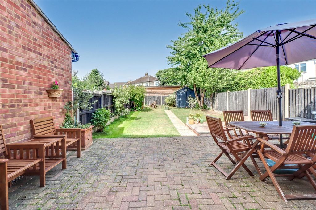 Property photo 2 of 18 6 Sandown Road 25.Jpg