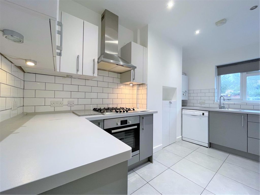 Property photo 3 of 10 Kitchen.001.Jpg