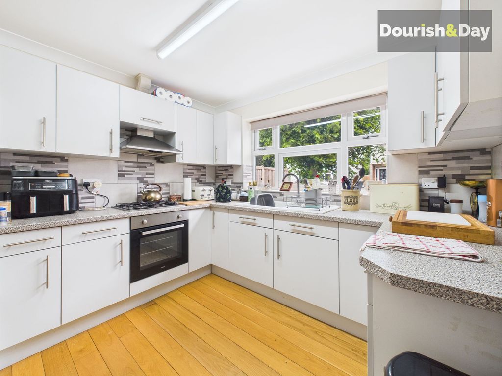 Property photo 2 of 15 Kitchen
