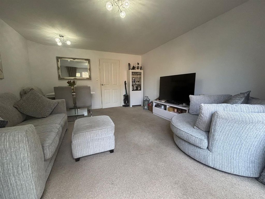 Property photo 2 of 27 Living Room