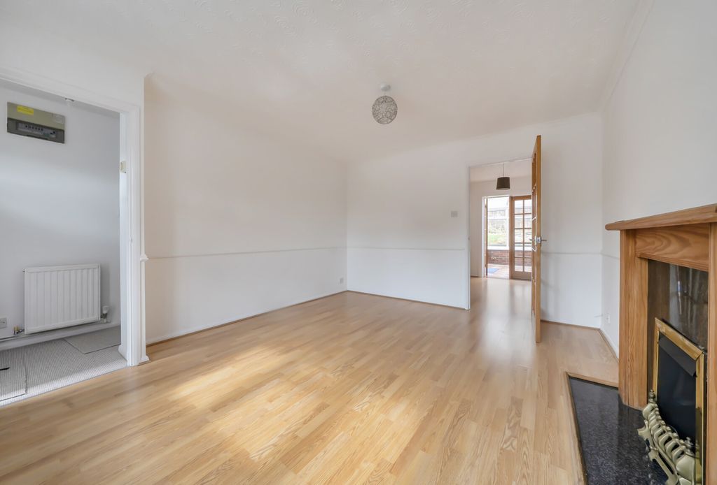 Property photo 3 of 14 1466333-11-6A0Eca...