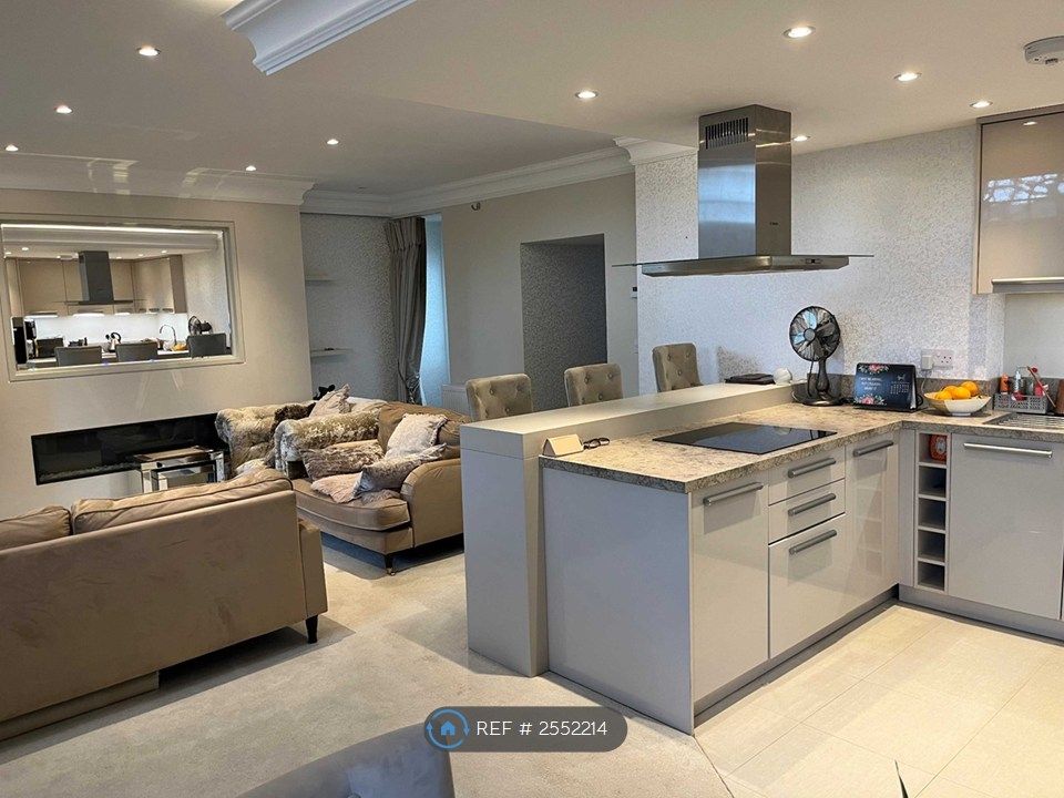 Property photo 3 of 7 Kitchen
