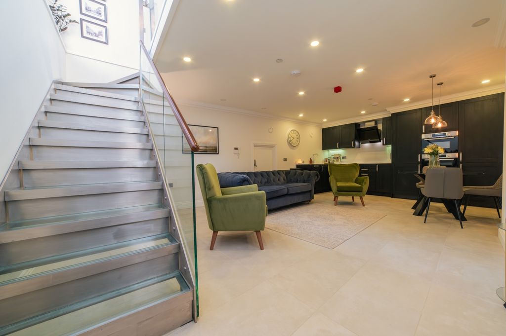 Property photo 2 of 24 Award-Winning Media Team On Every Listing_2