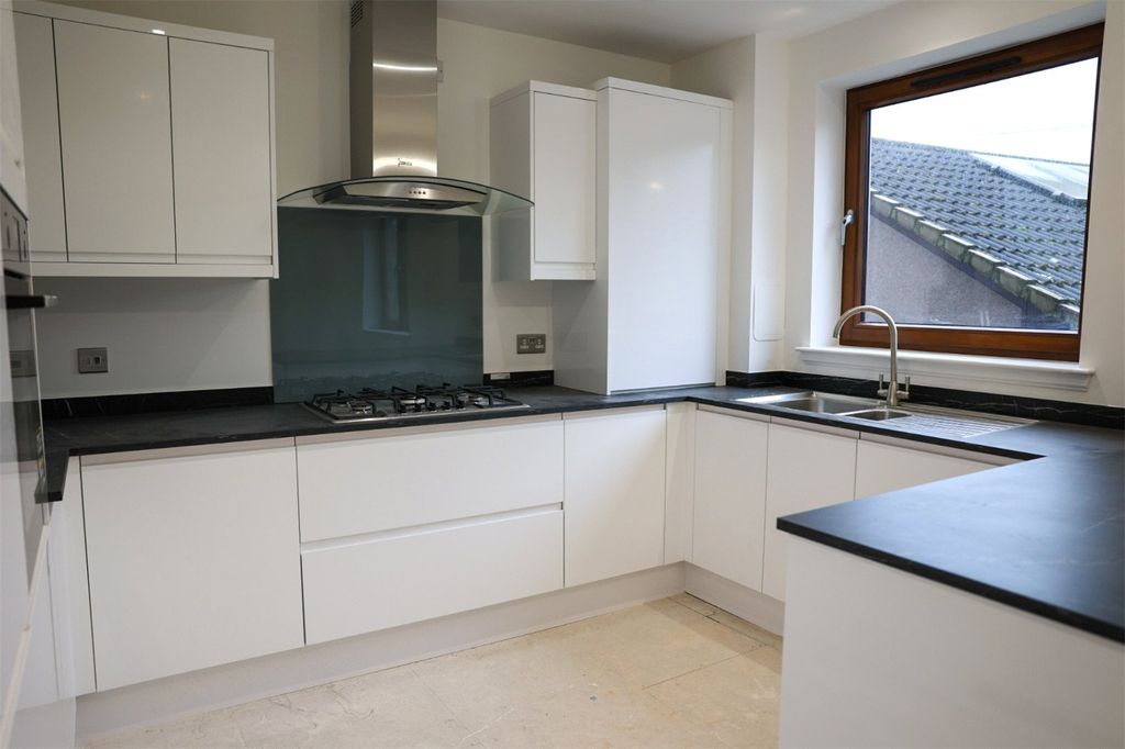 Property photo 3 of 21 Kitchen